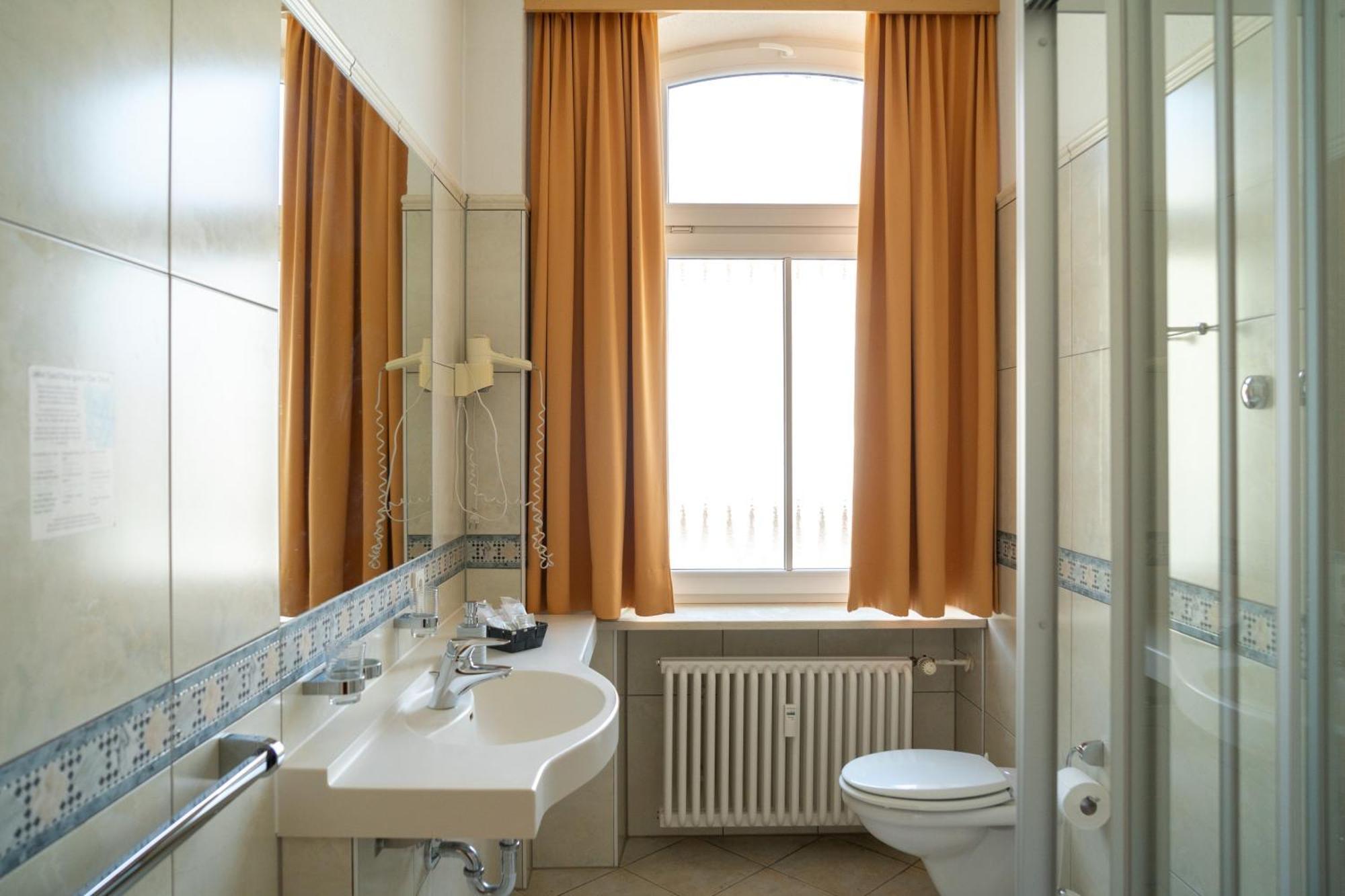 Hotel Bischofshof Braustuben Ratisbona Esterno foto